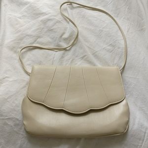 Vintage shoulder purse scallop detail